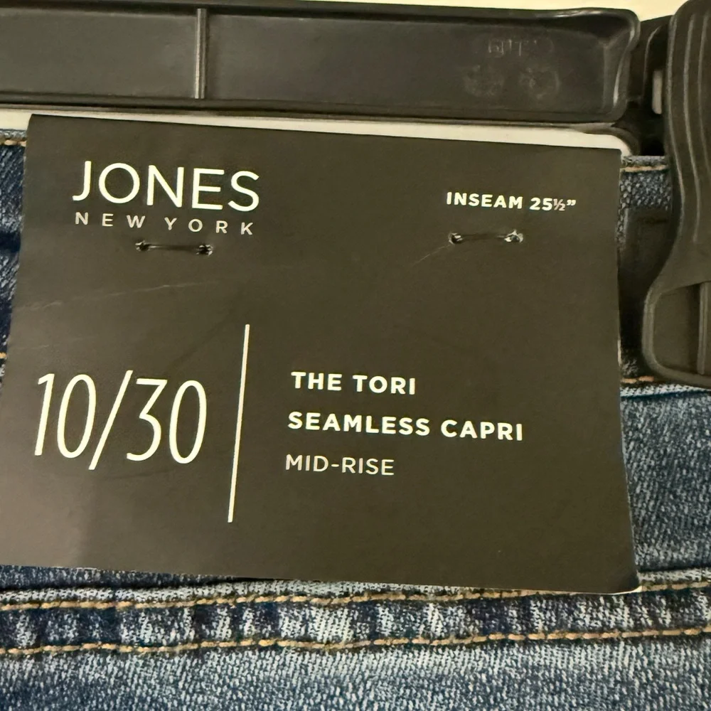 Jones New York Tori Seamless Capri Distressed Denim Blue Jeans Size‎ US 10 NEW - Picture 4 of 9